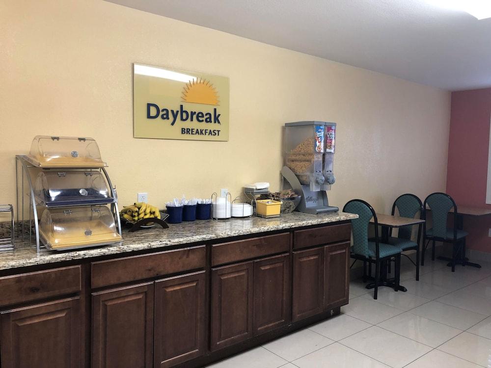Days Inn By Wyndham Phoenix North Exterior foto
