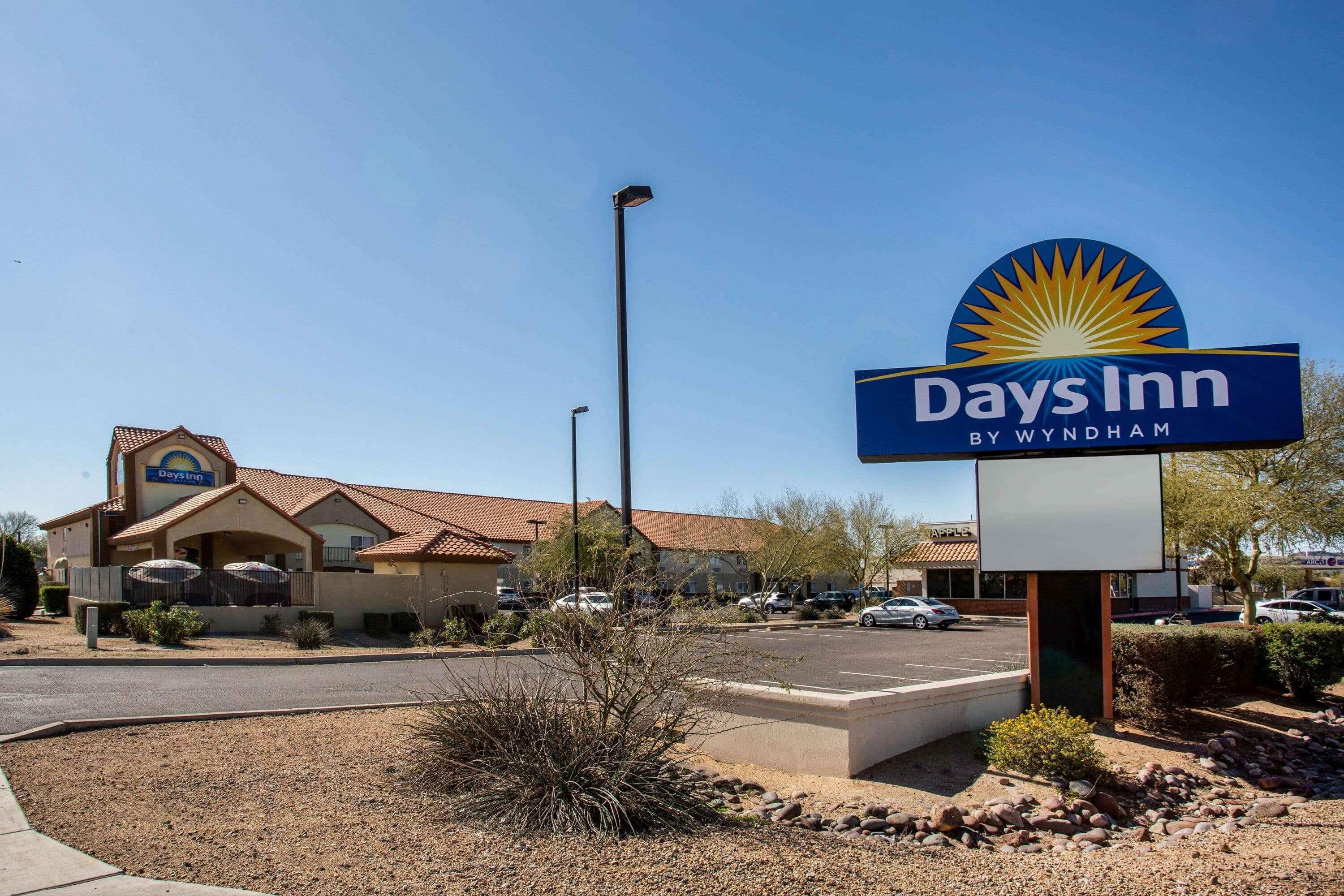 Days Inn By Wyndham Phoenix North Exterior foto